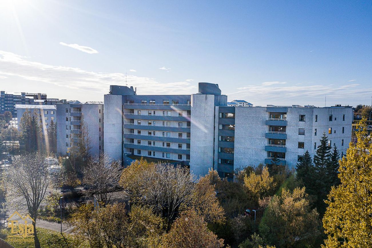 Hvassaleiti 56, 103 Reykjavík