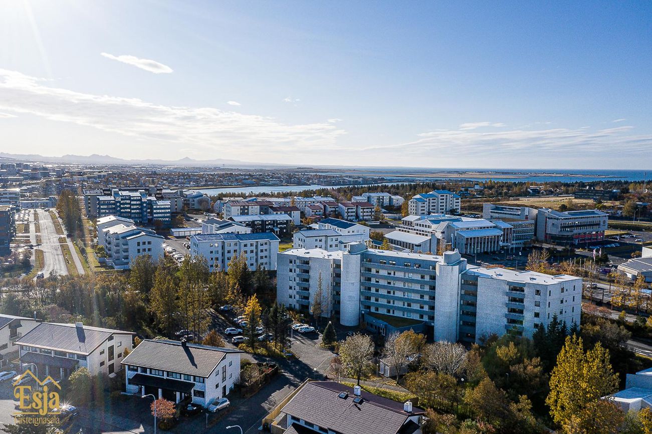 Hvassaleiti 56, 103 Reykjavík