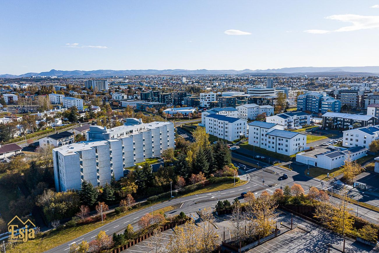 Hvassaleiti 56, 103 Reykjavík