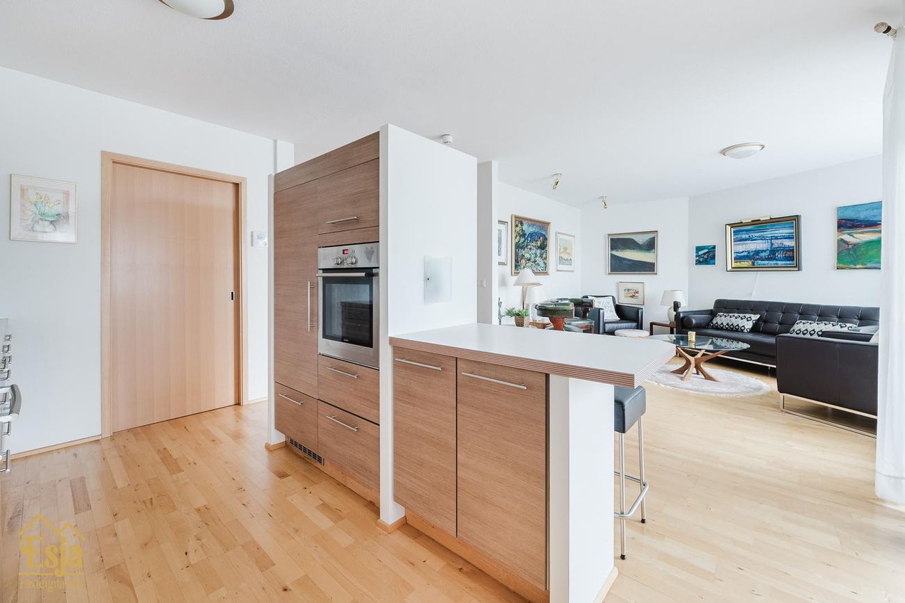 Hvassaleiti 56, 103 Reykjavík