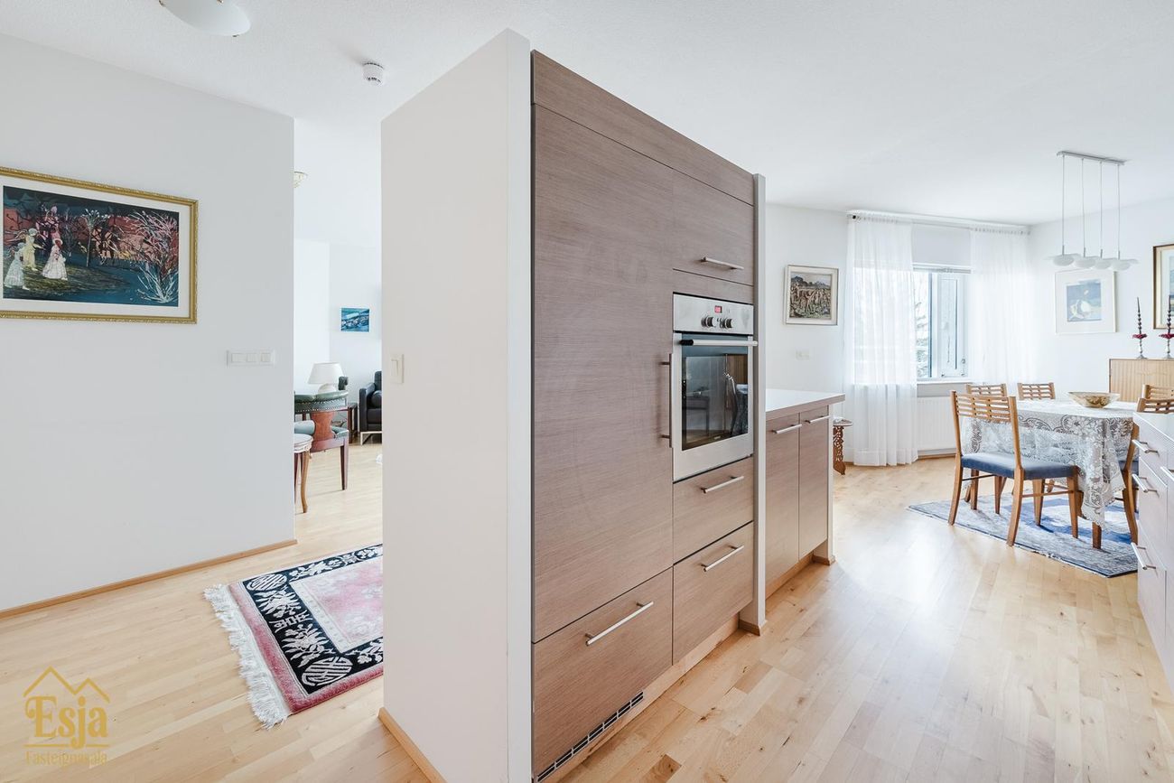 Hvassaleiti 56, 103 Reykjavík