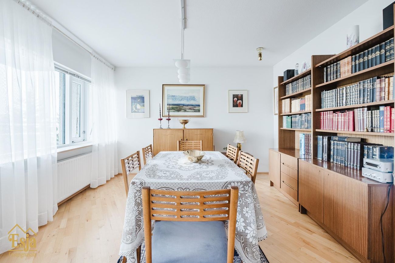 Hvassaleiti 56, 103 Reykjavík