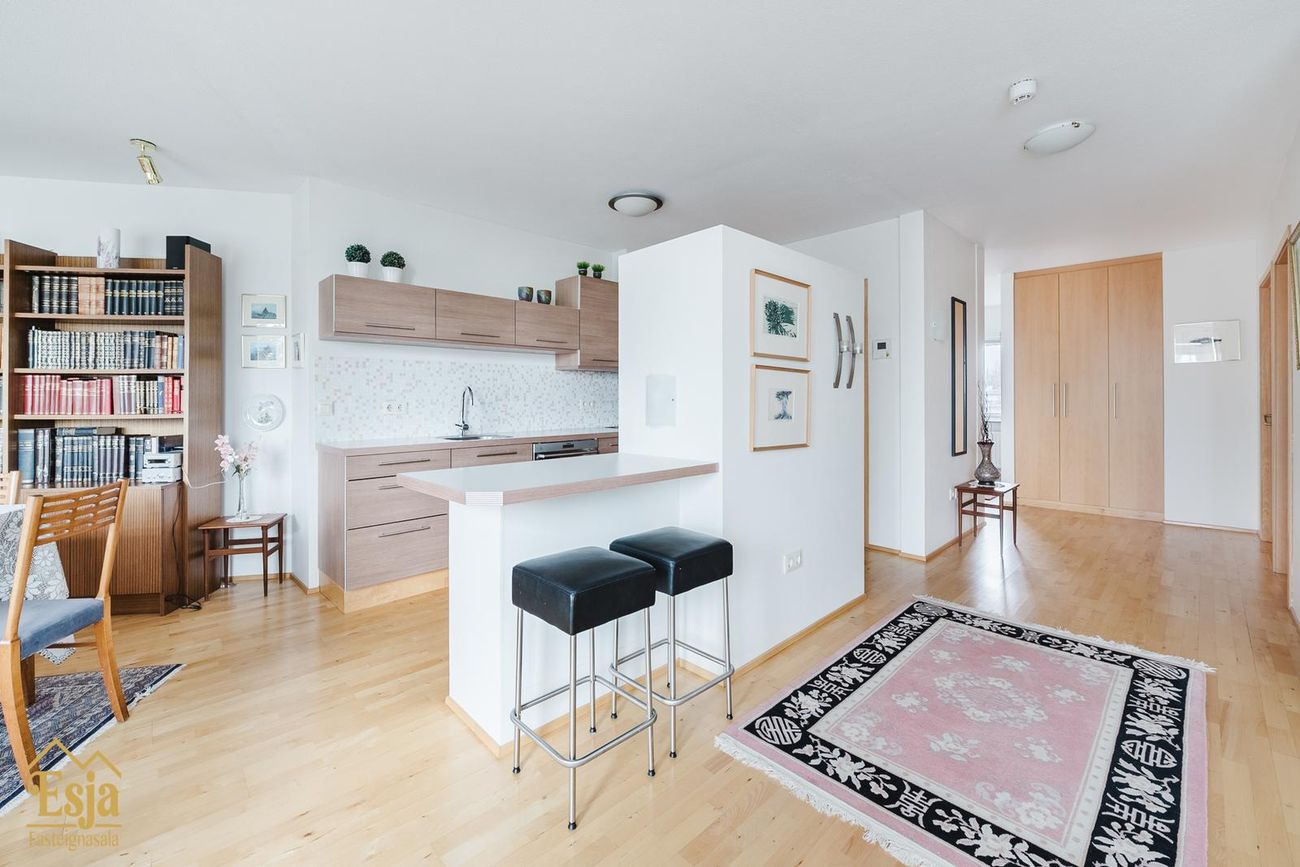 Hvassaleiti 56, 103 Reykjavík