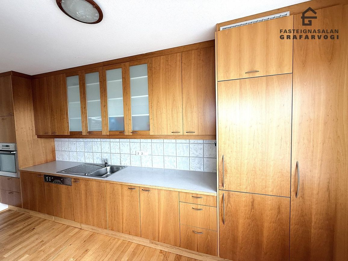 Barðastaðir 11 - 0504, 112 Reykjavík