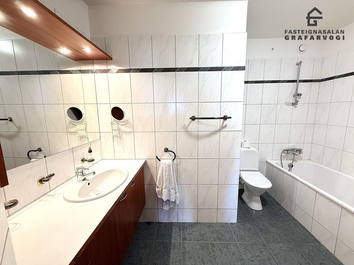 Barðastaðir 11 - 0504, 112 Reykjavík