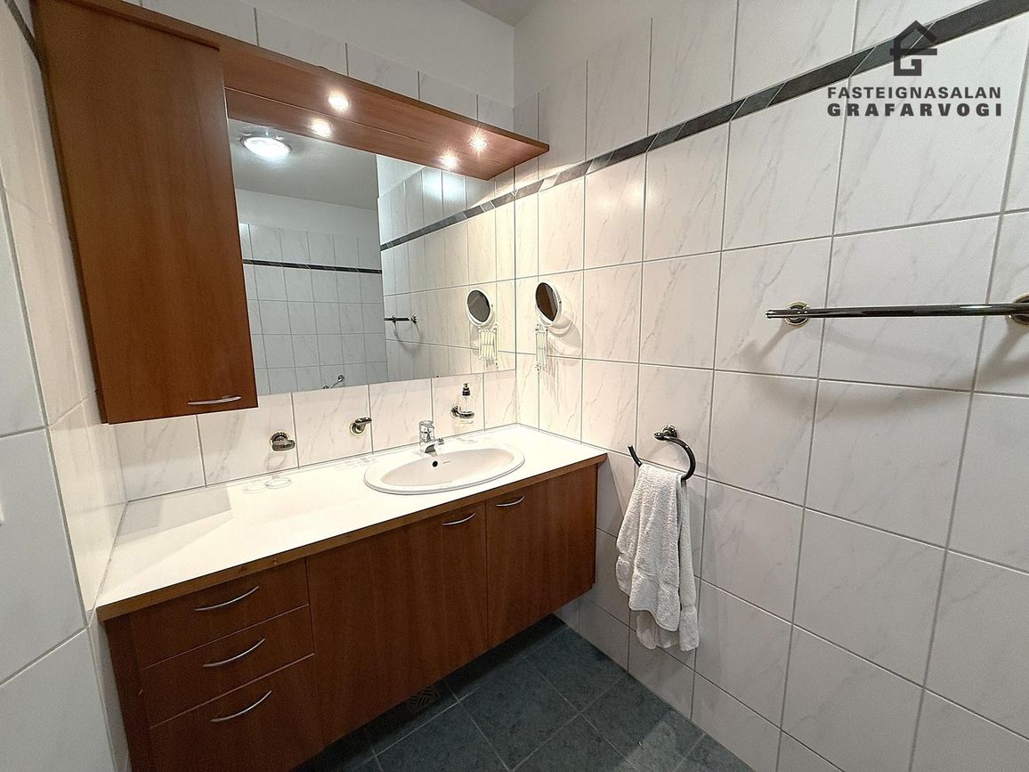 Barðastaðir 11 - 0504, 112 Reykjavík