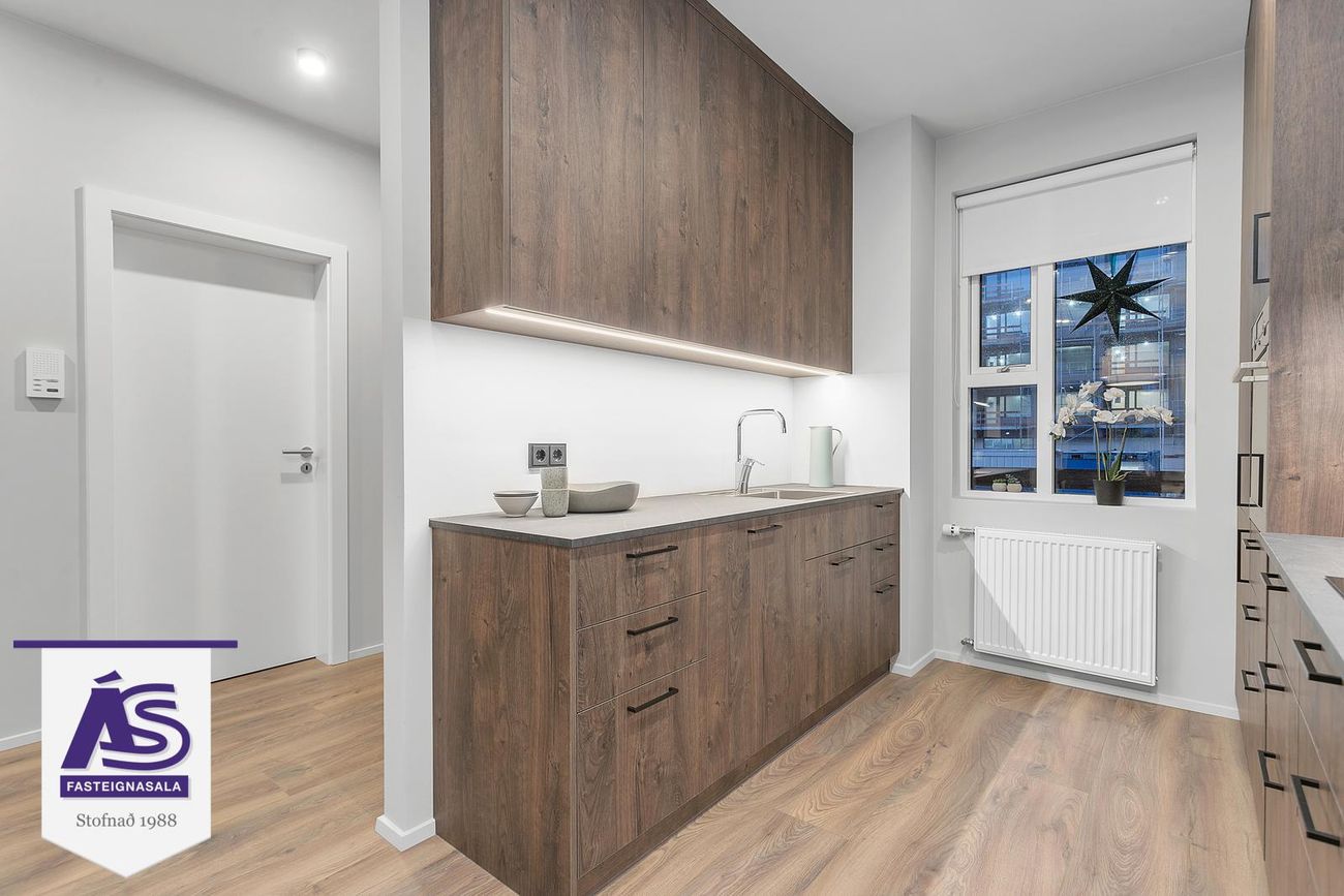 Áshamar 42 - 0102, 221 Hafnarfjörður