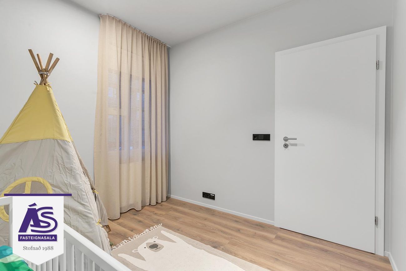 Áshamar 42 - 0102, 221 Hafnarfjörður