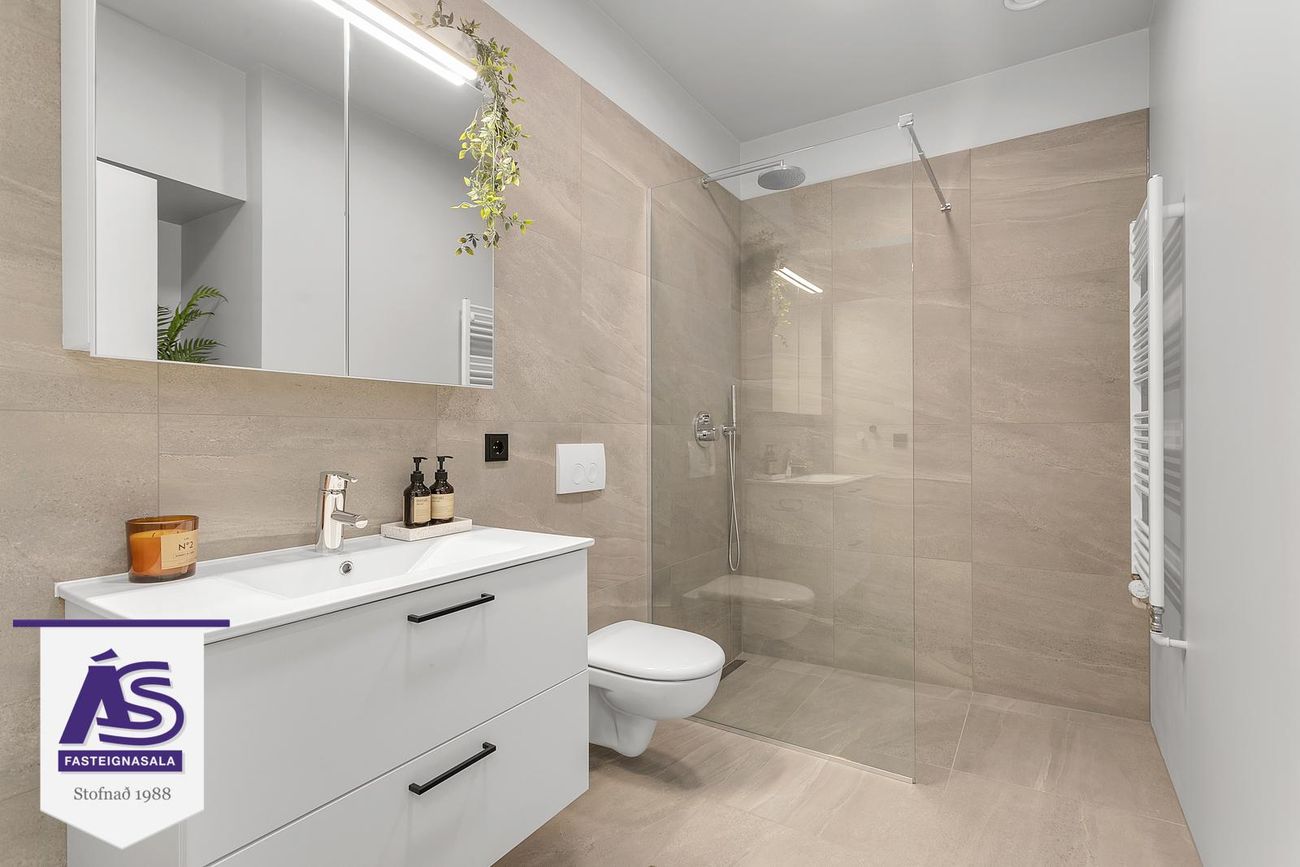 Áshamar 42 - 0102, 221 Hafnarfjörður