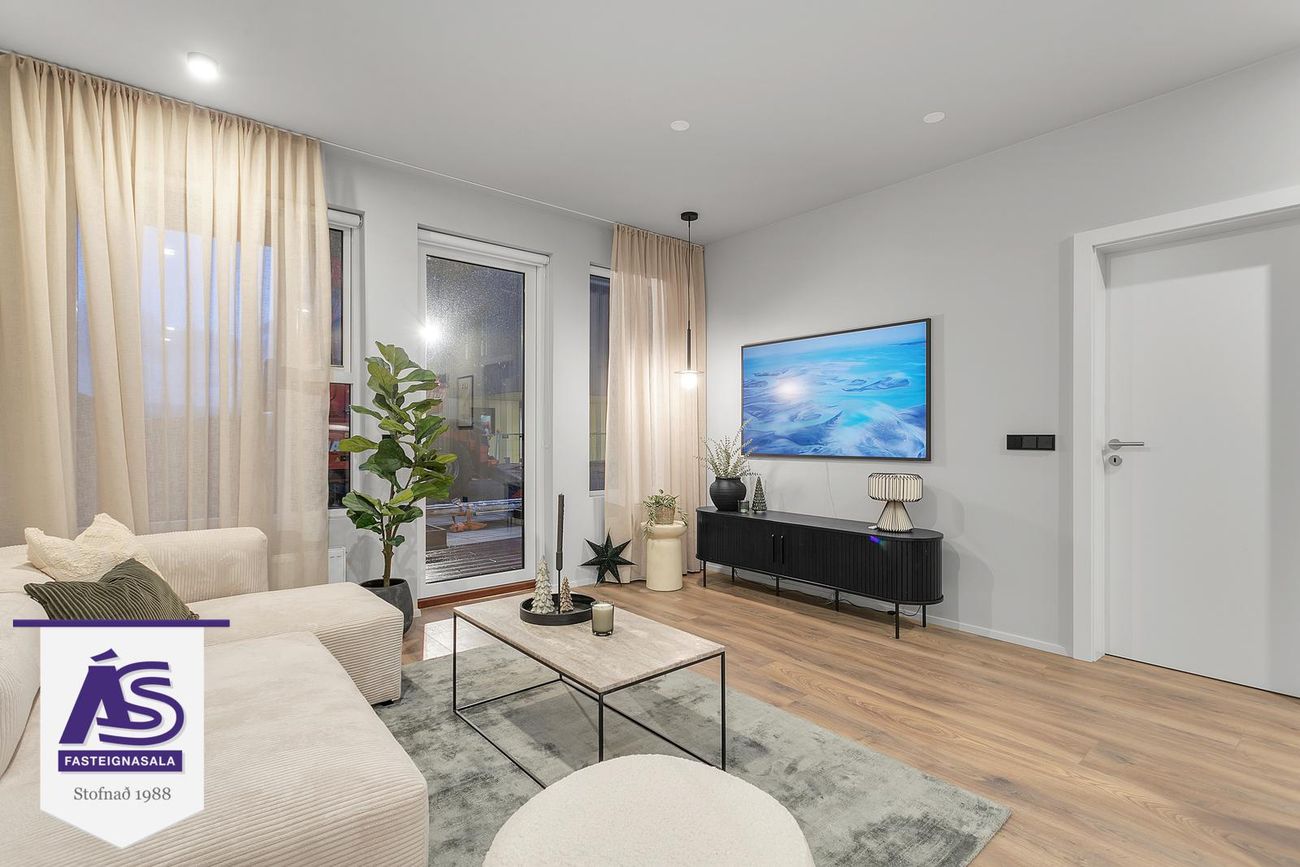 Áshamar 42 - 0102, 221 Hafnarfjörður