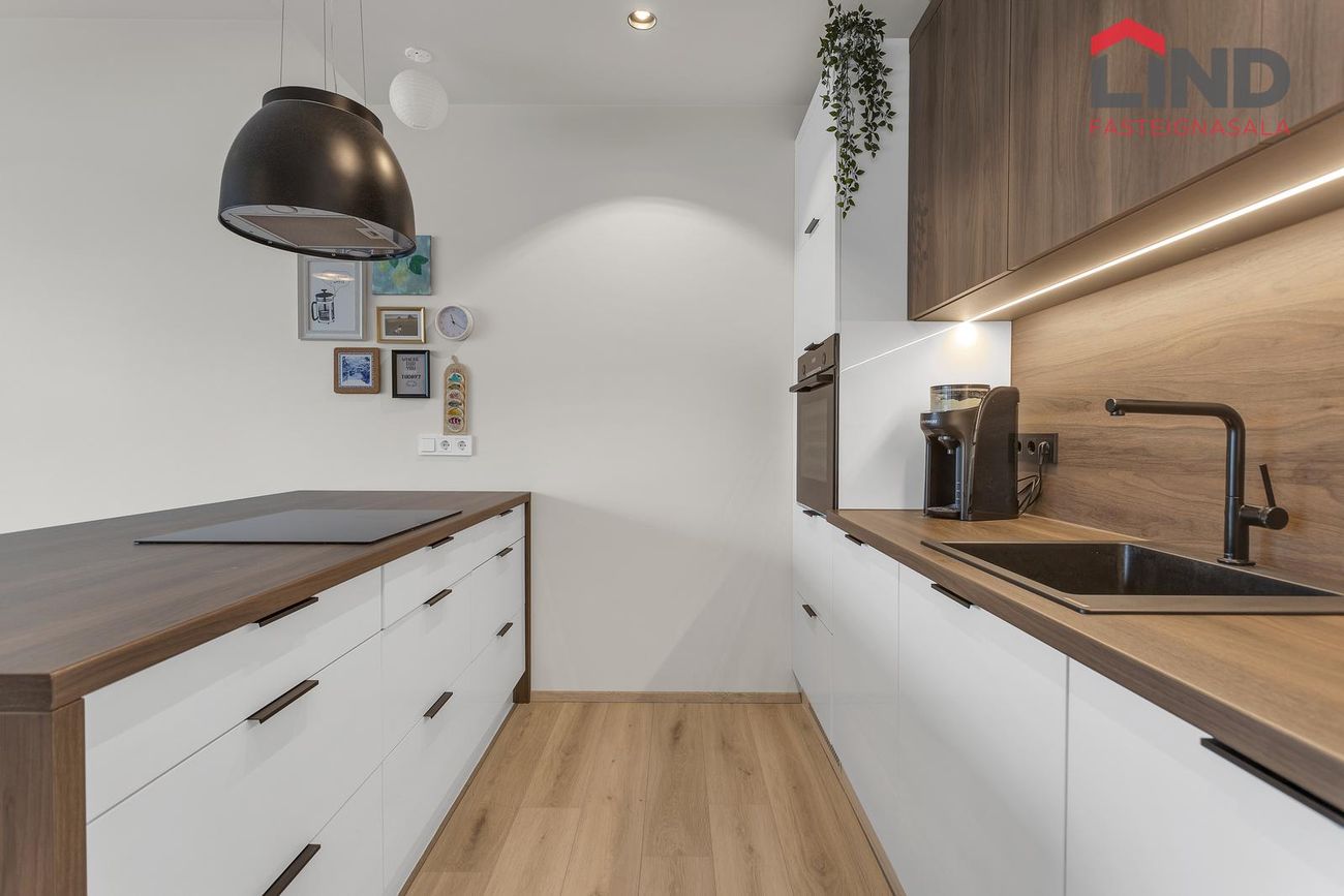 Grensásvegur 1D, 108 Reykjavík