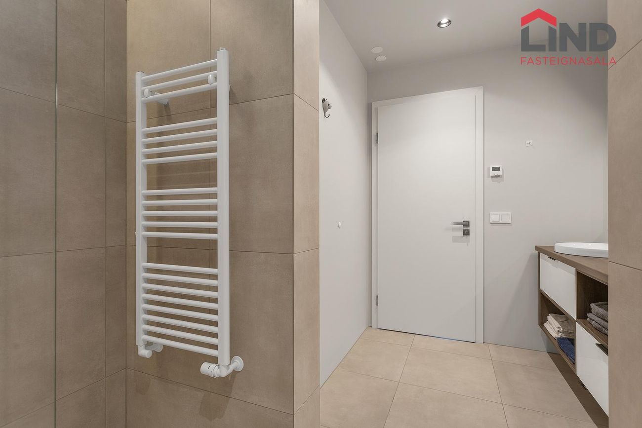 Grensásvegur 1D, 108 Reykjavík