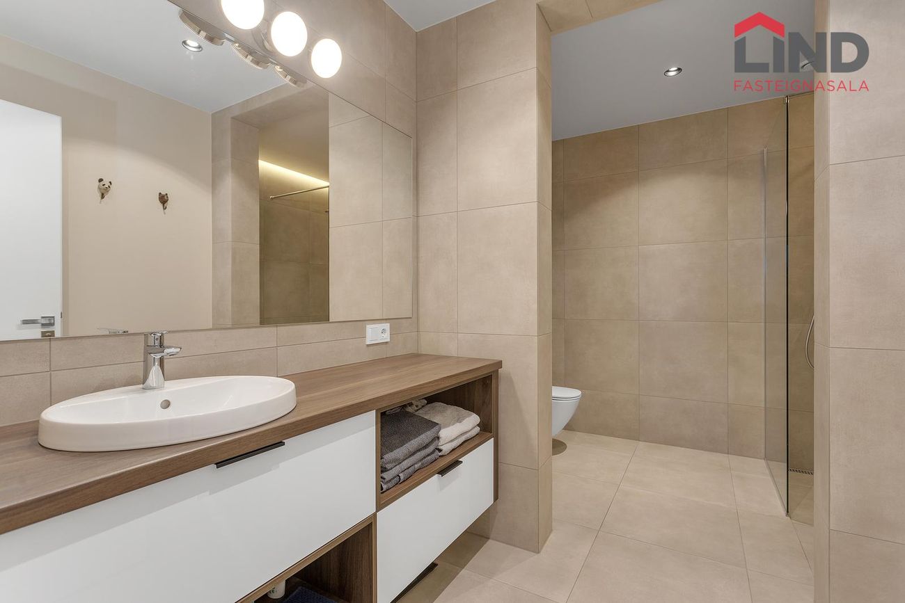 Grensásvegur 1D, 108 Reykjavík