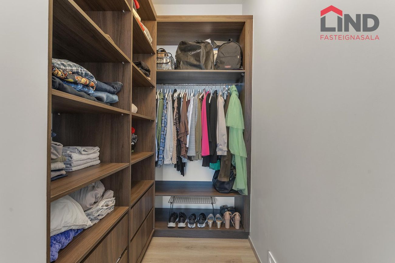 Grensásvegur 1D, 108 Reykjavík