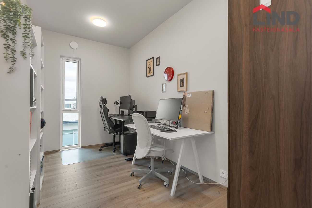 Grensásvegur 1D, 108 Reykjavík