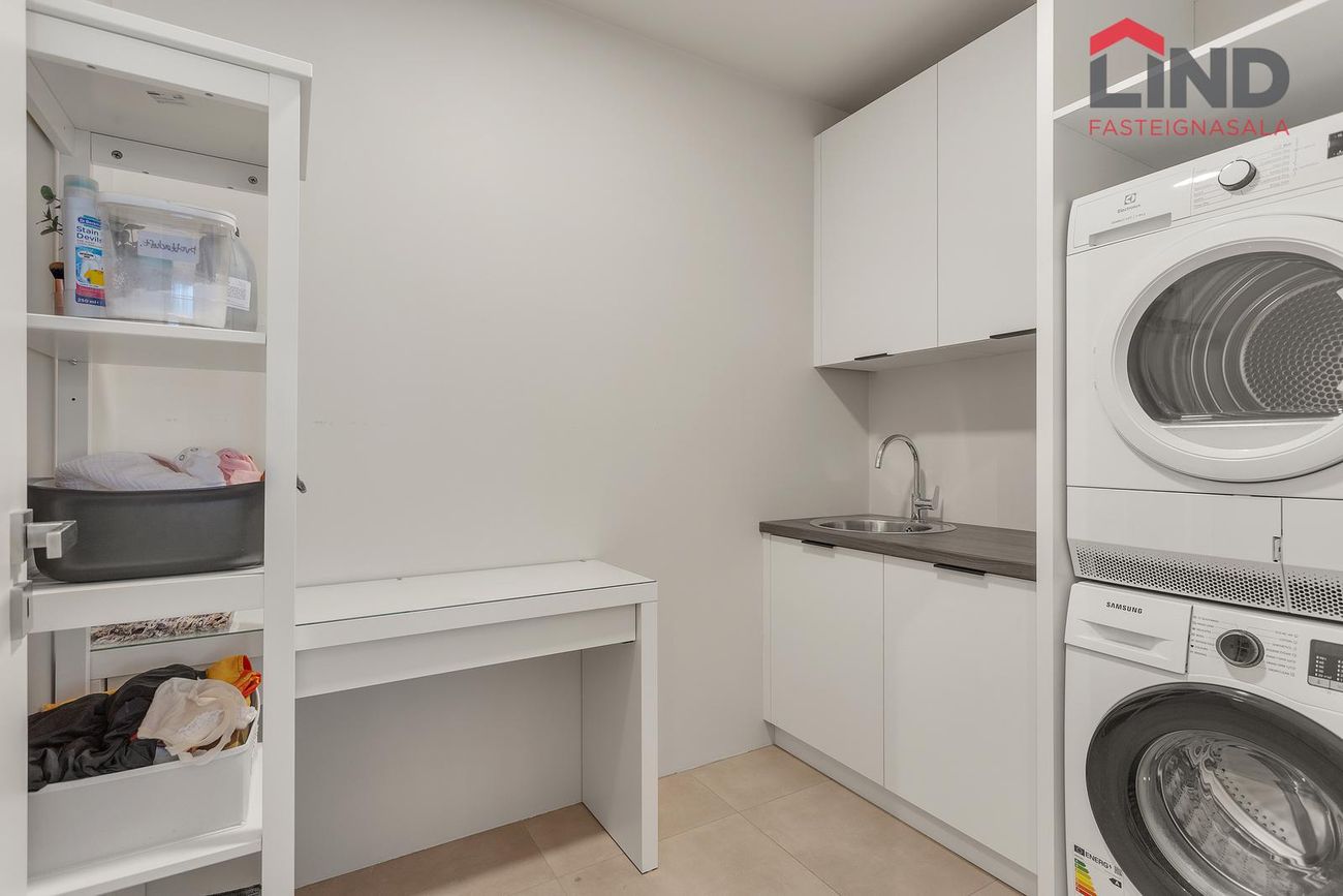 Grensásvegur 1D, 108 Reykjavík