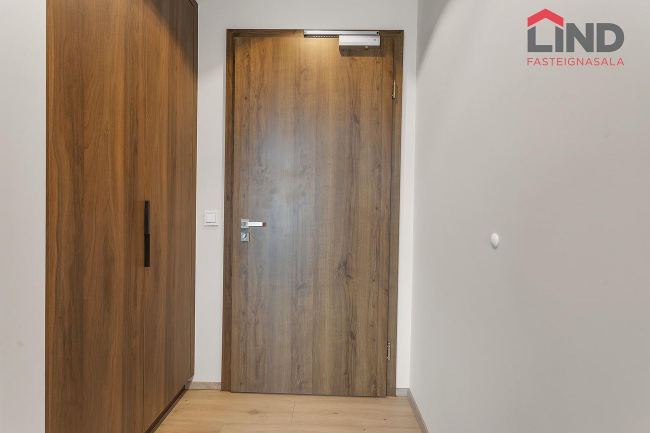 Grensásvegur 1D, 108 Reykjavík