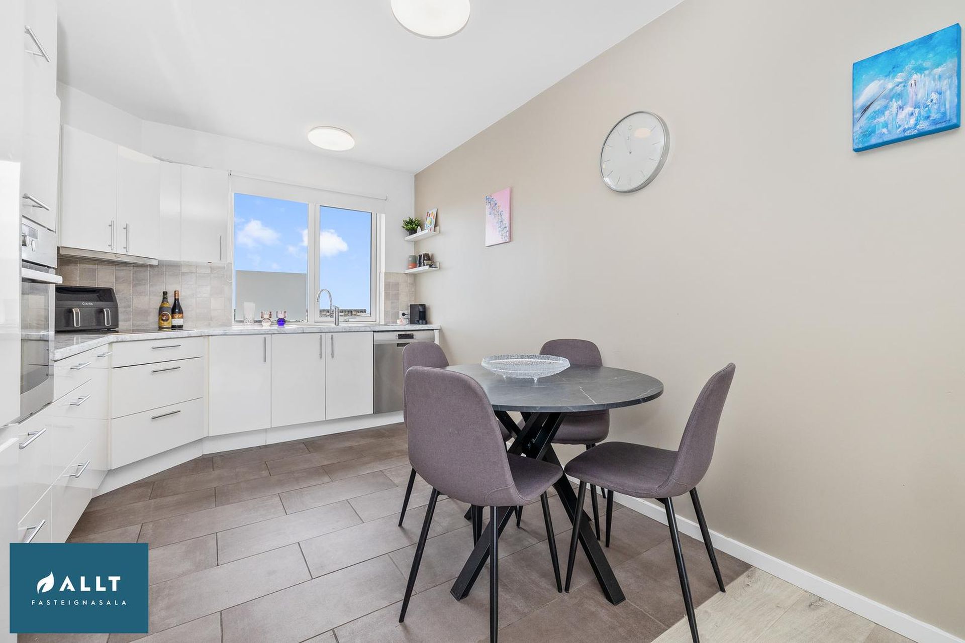 Tjarnabakki 10 - 0205, 260 Reykjanesbær