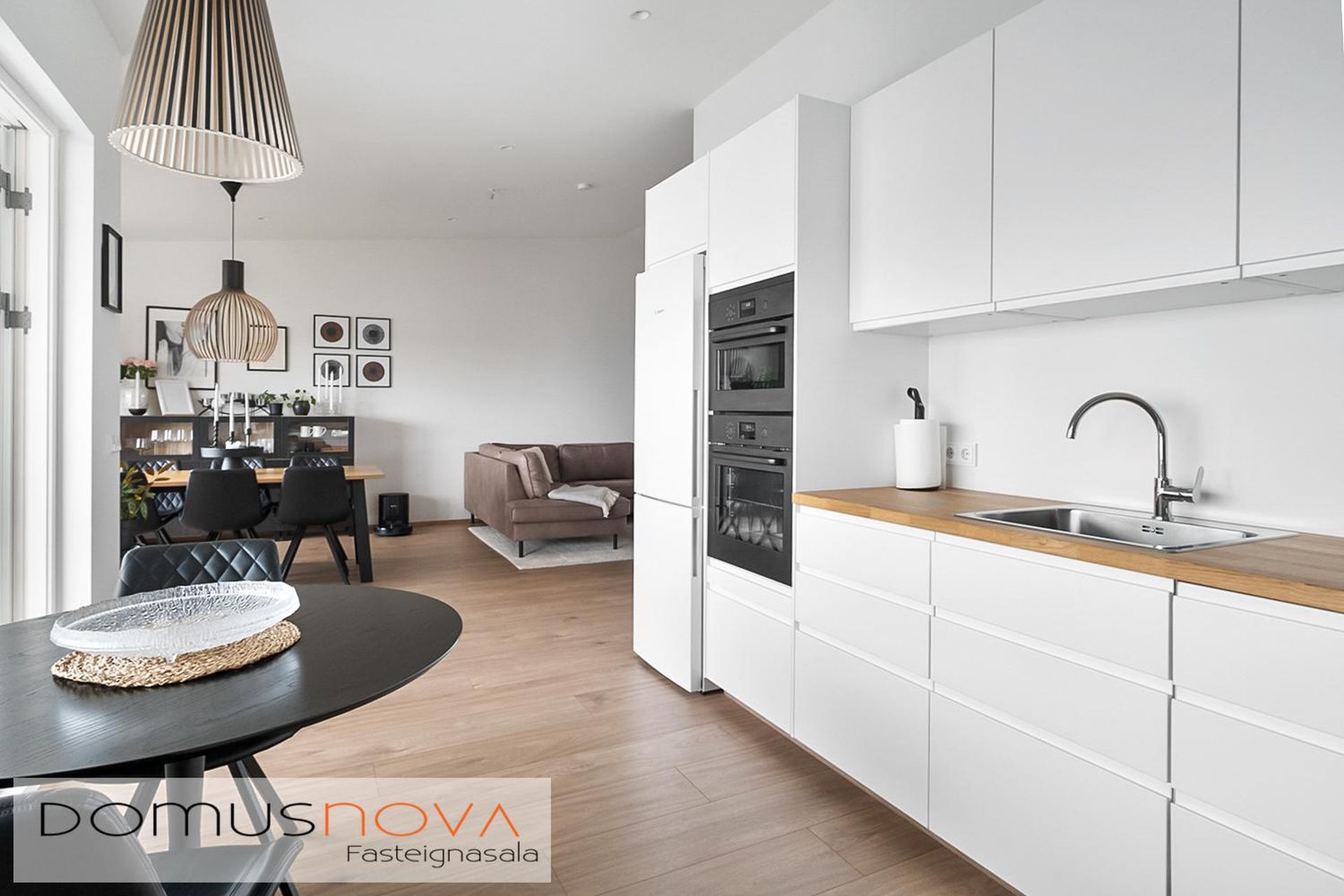 Krossvellir 2, 301 Hval