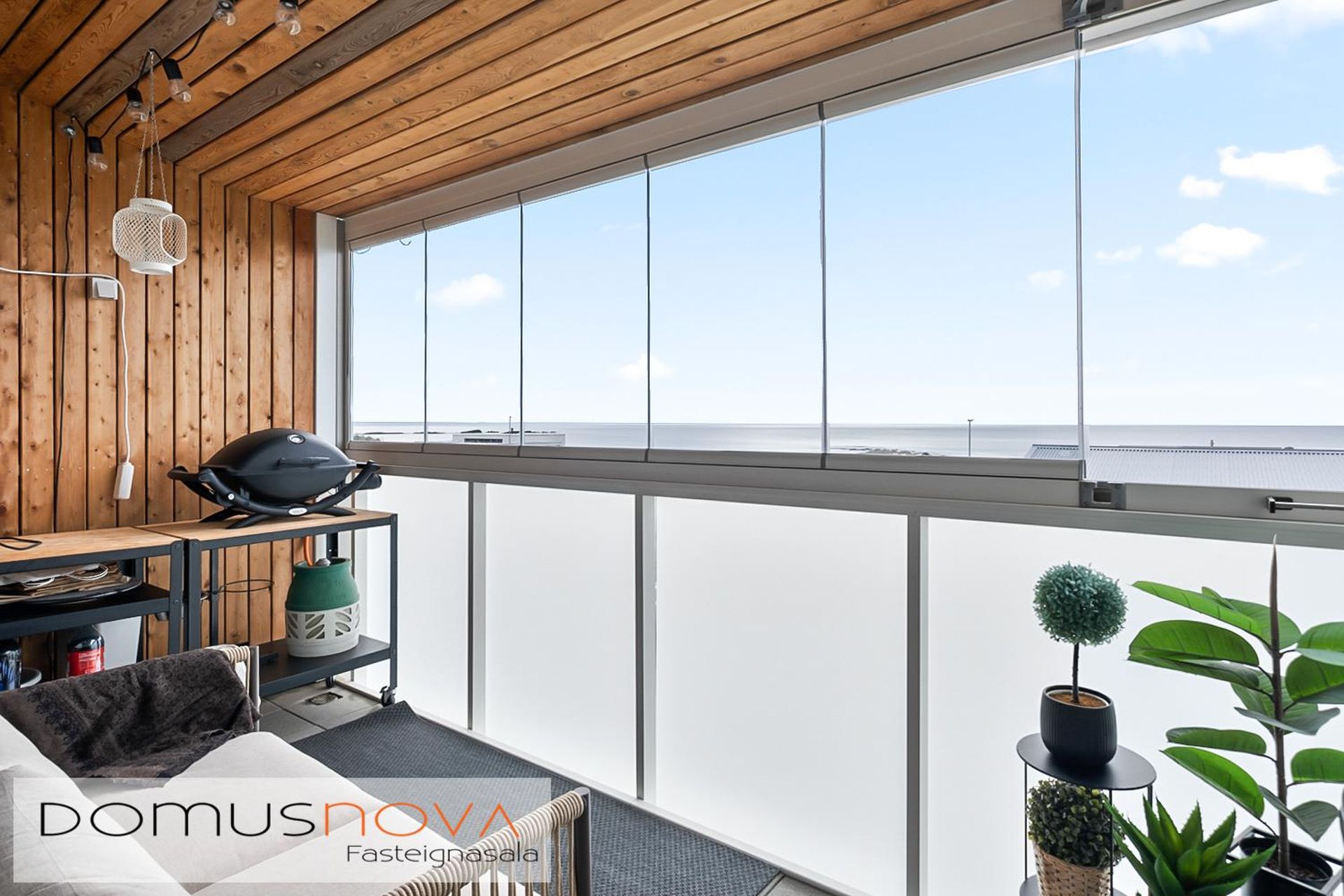 Krossvellir 2, 301 Hval