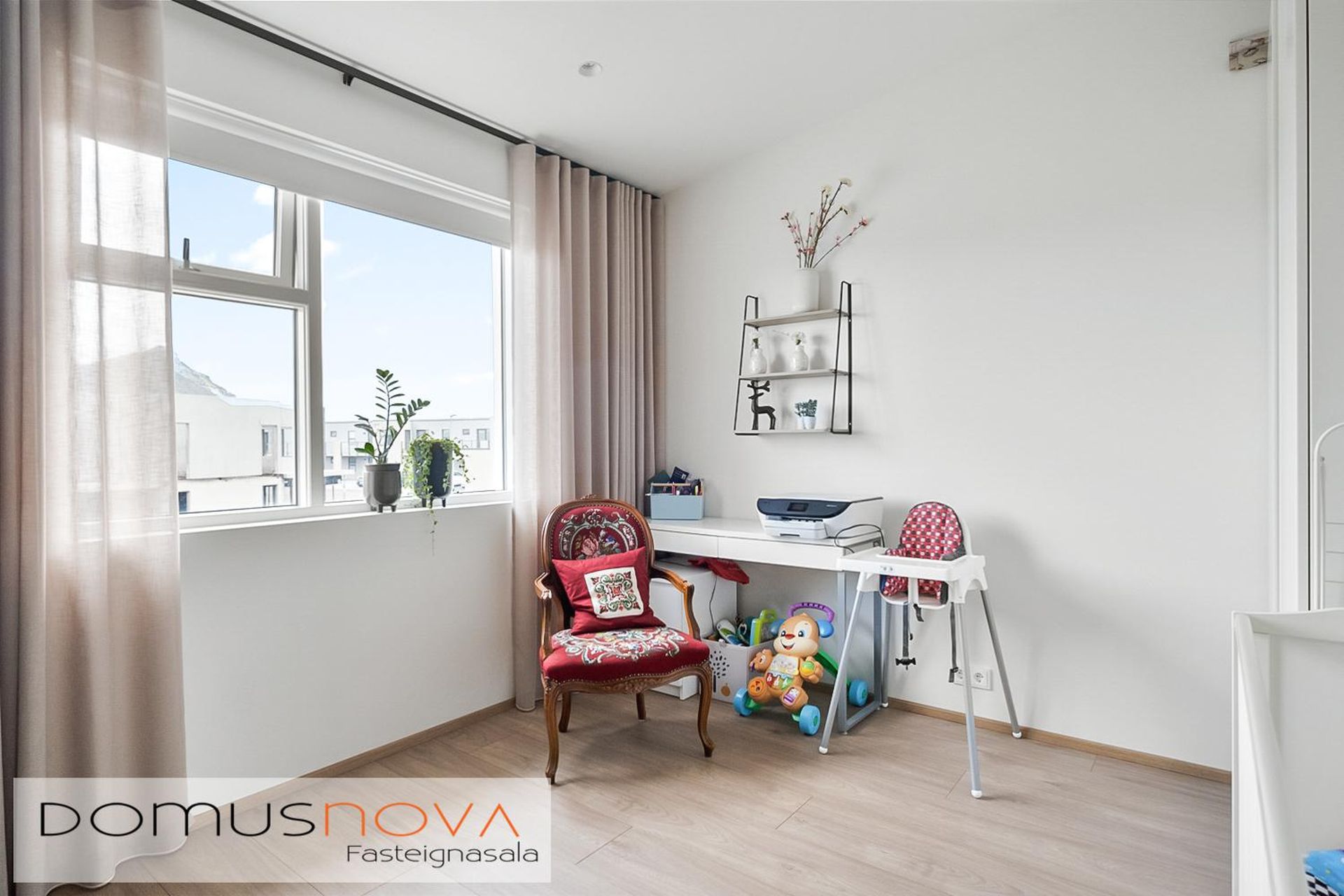 Krossvellir 2, 301 Hval