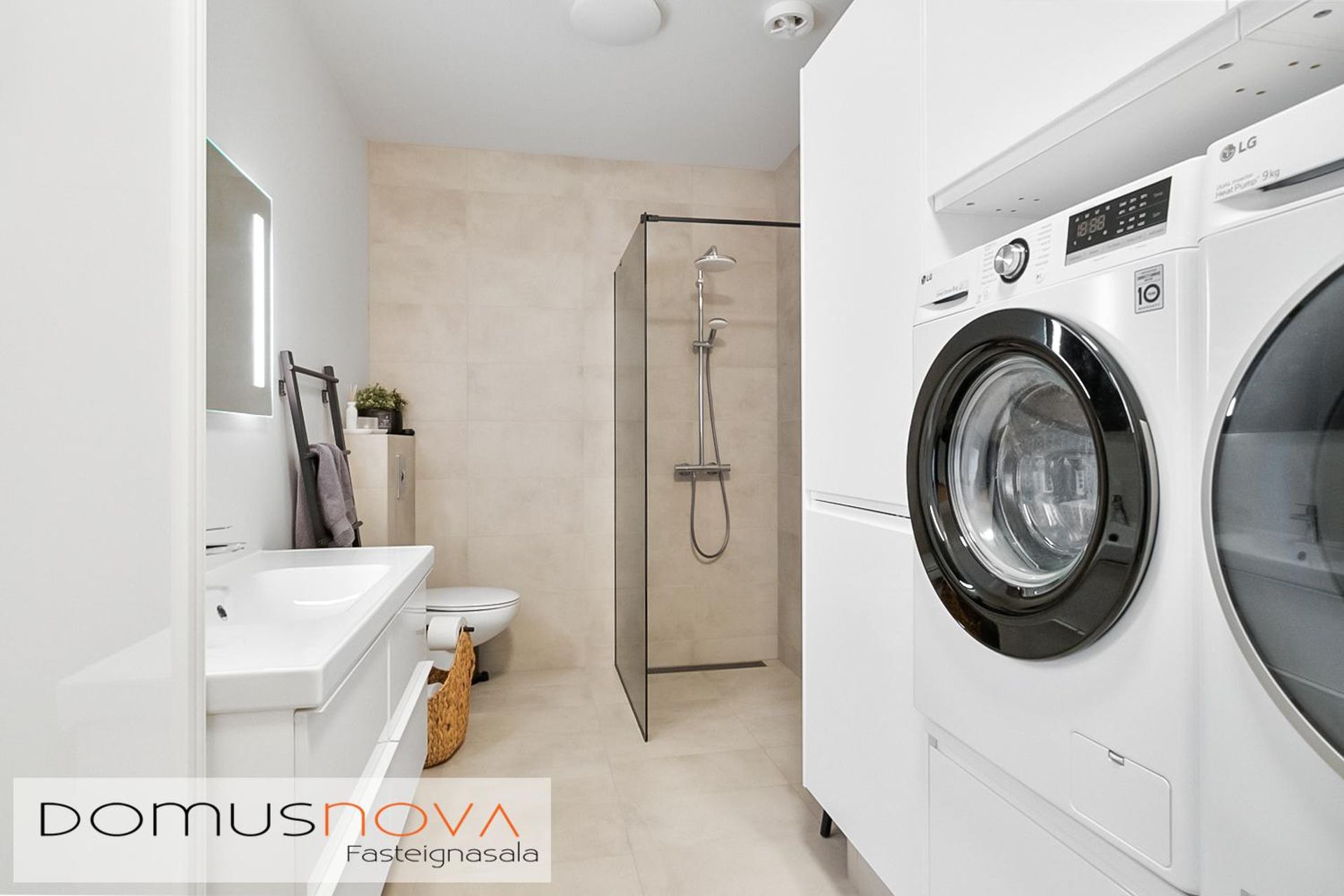 Krossvellir 2, 301 Hval