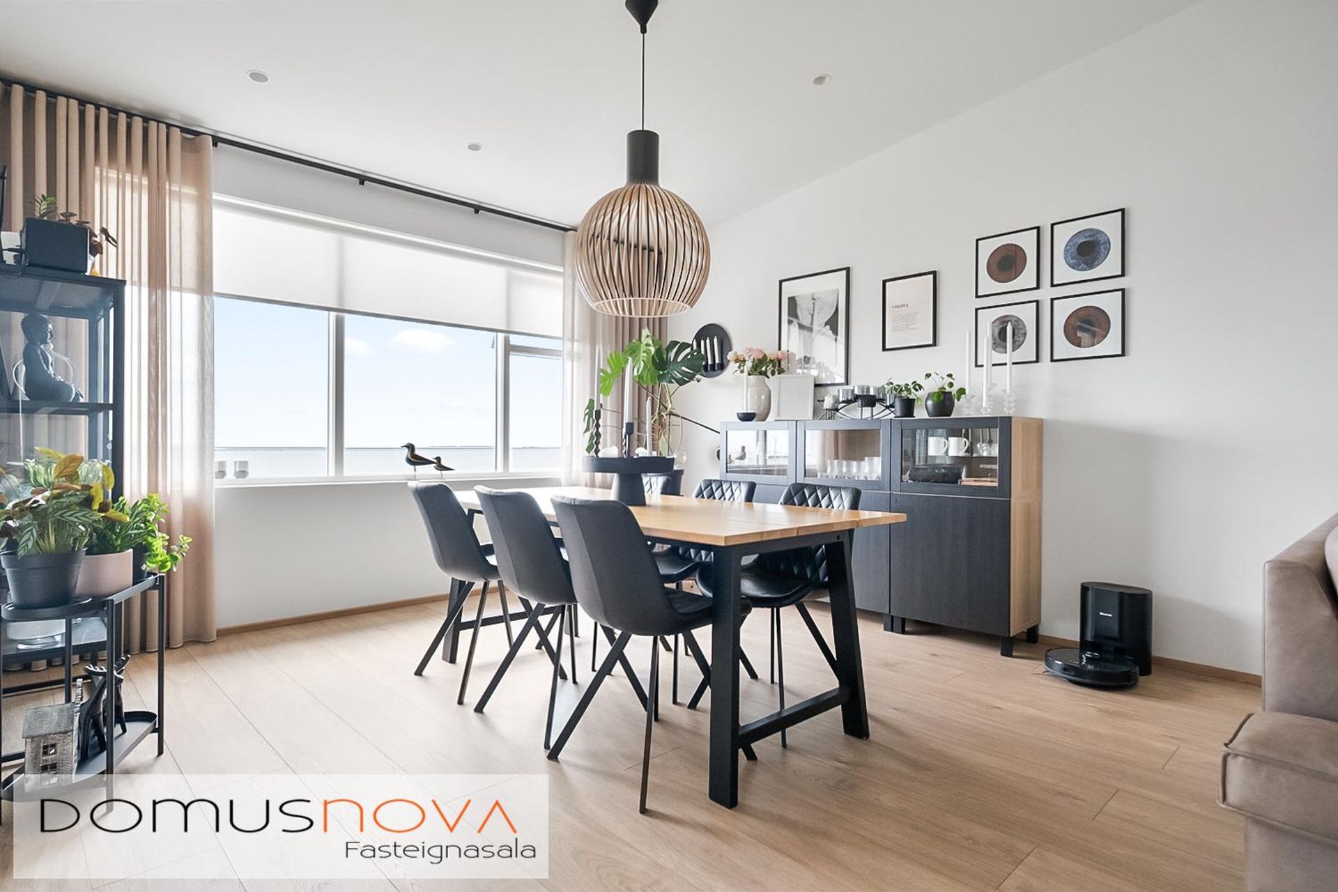 Krossvellir 2, 301 Hval