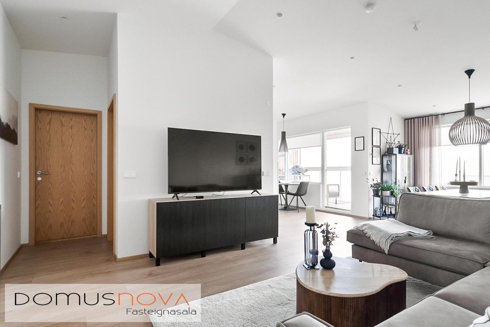 Krossvellir 2, 301 Hval