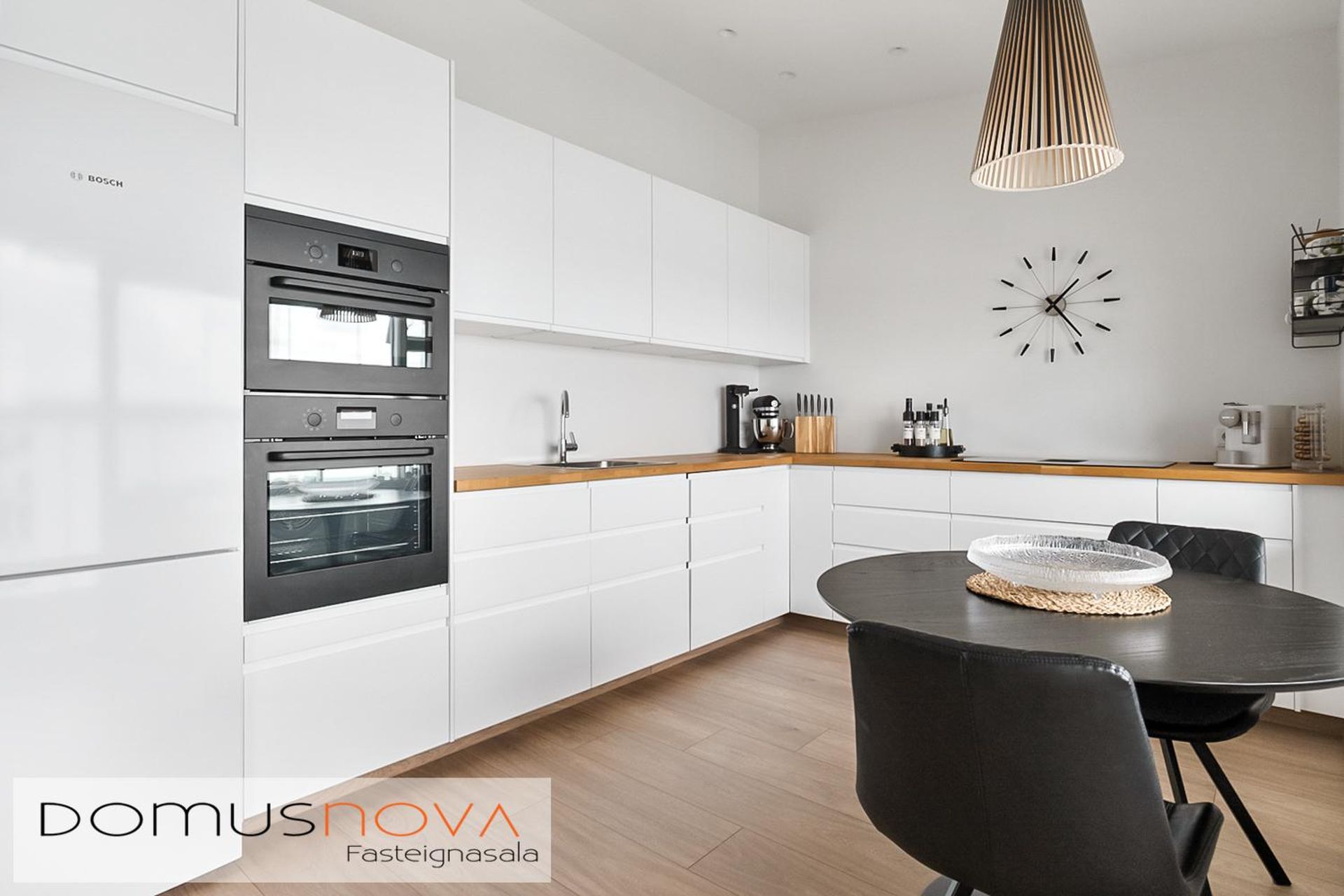 Krossvellir 2, 301 Hval