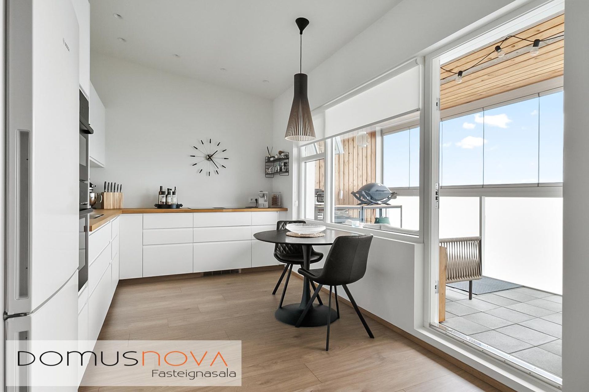 Krossvellir 2, 301 Hval