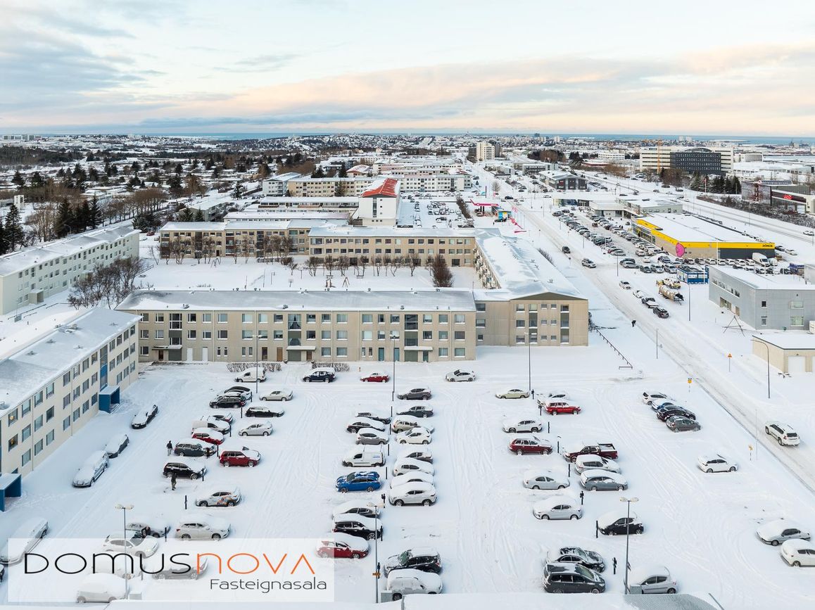 Hraunbær 122, 110 Reykjavík