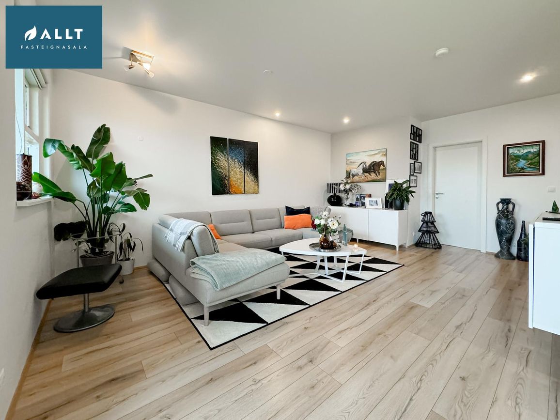 Tjarnabraut 14, 260 Reykjanesbær