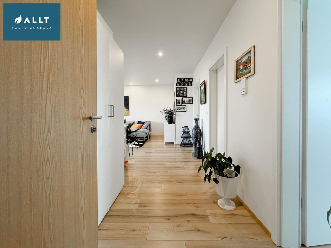 Tjarnabraut 14, 260 Reykjanesbær