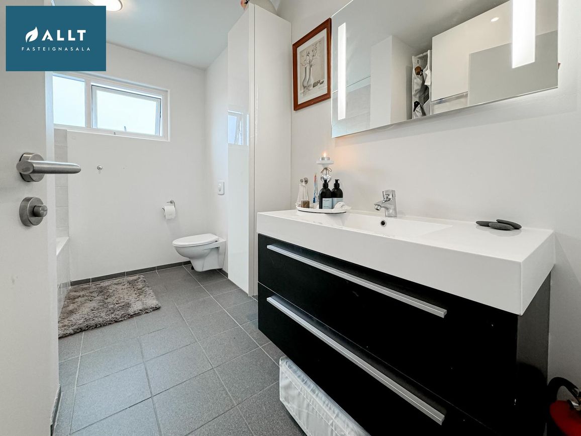 Tjarnabraut 14, 260 Reykjanesbær