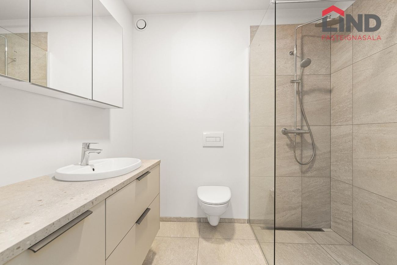 Baughamar 23, 221 Hafnarfjörður