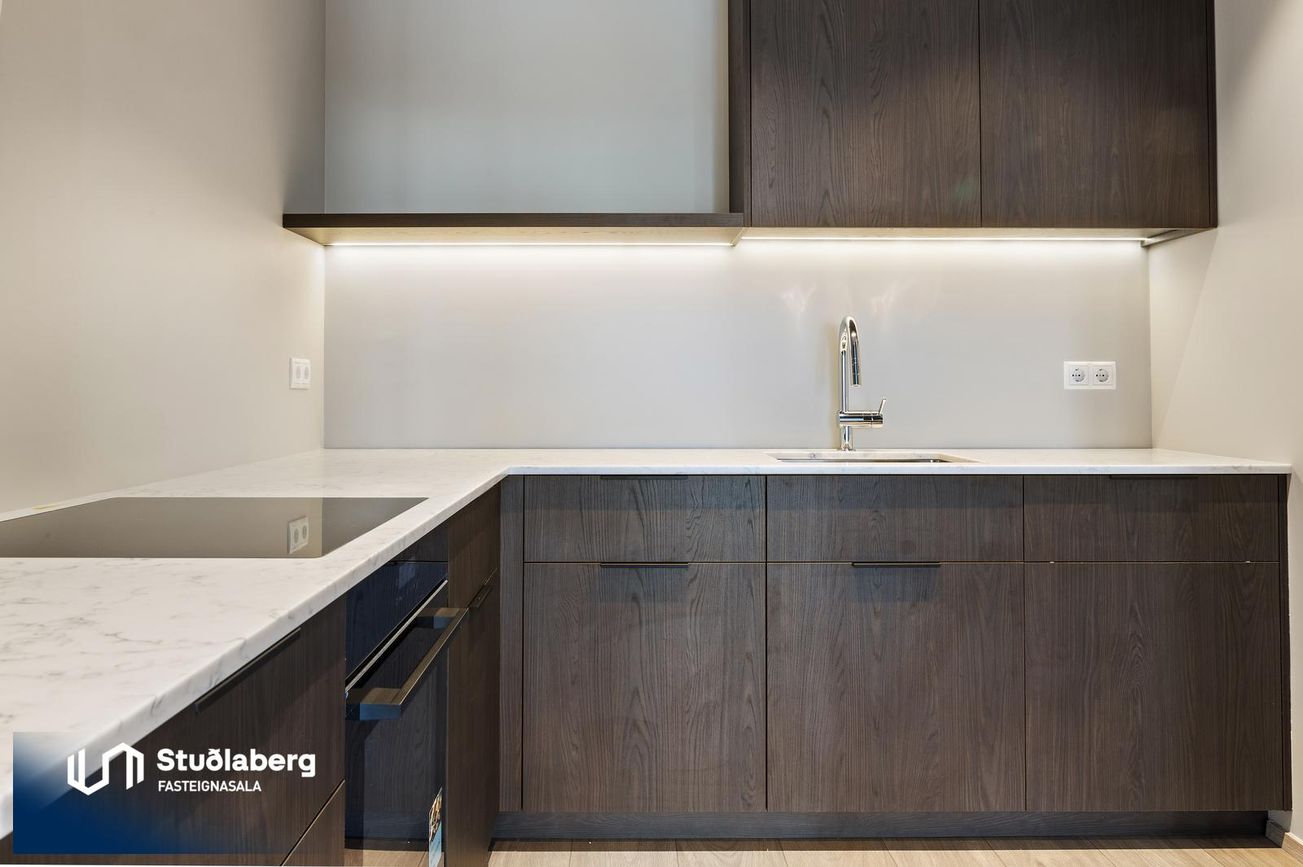 Pósthússtræti 9 - 0405, 230 Reykjanesbær