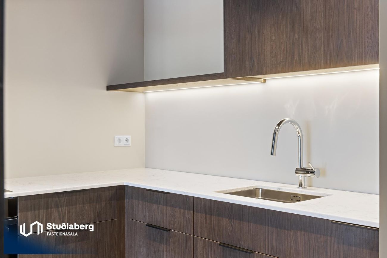 Pósthússtræti 9 - 0405, 230 Reykjanesbær