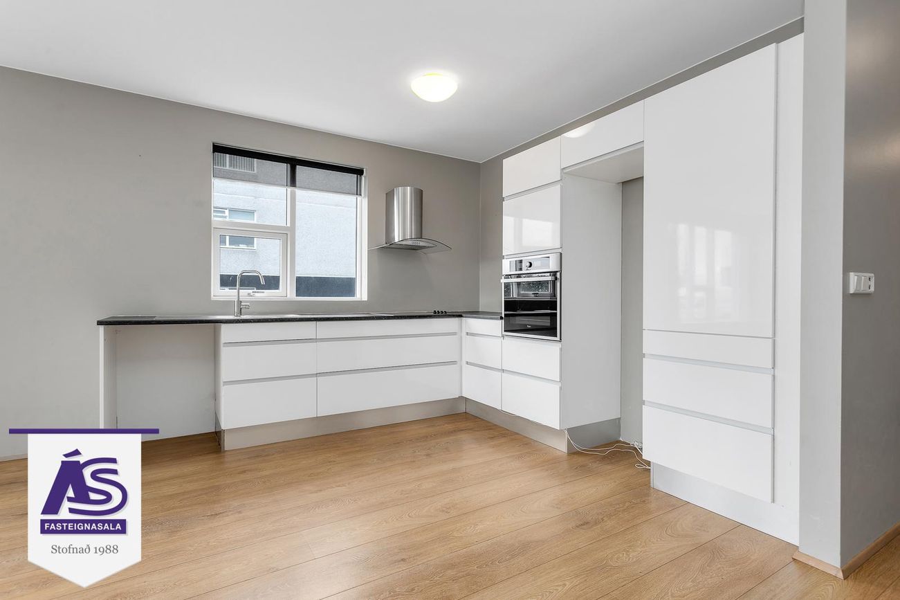 Eskivellir 7, 221 Hafnarfjörður