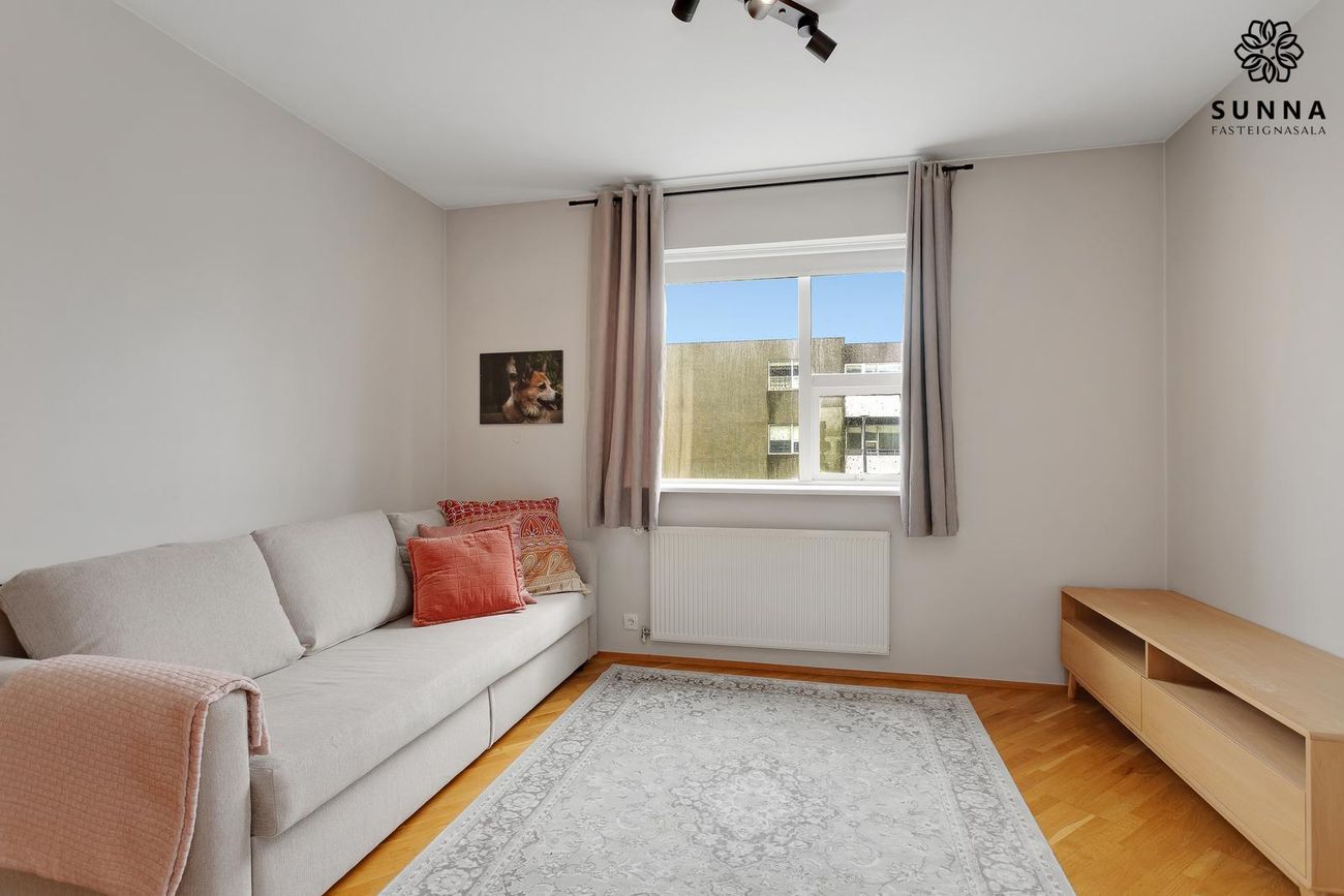 Kristnibraut 79, 113 Reykjavík