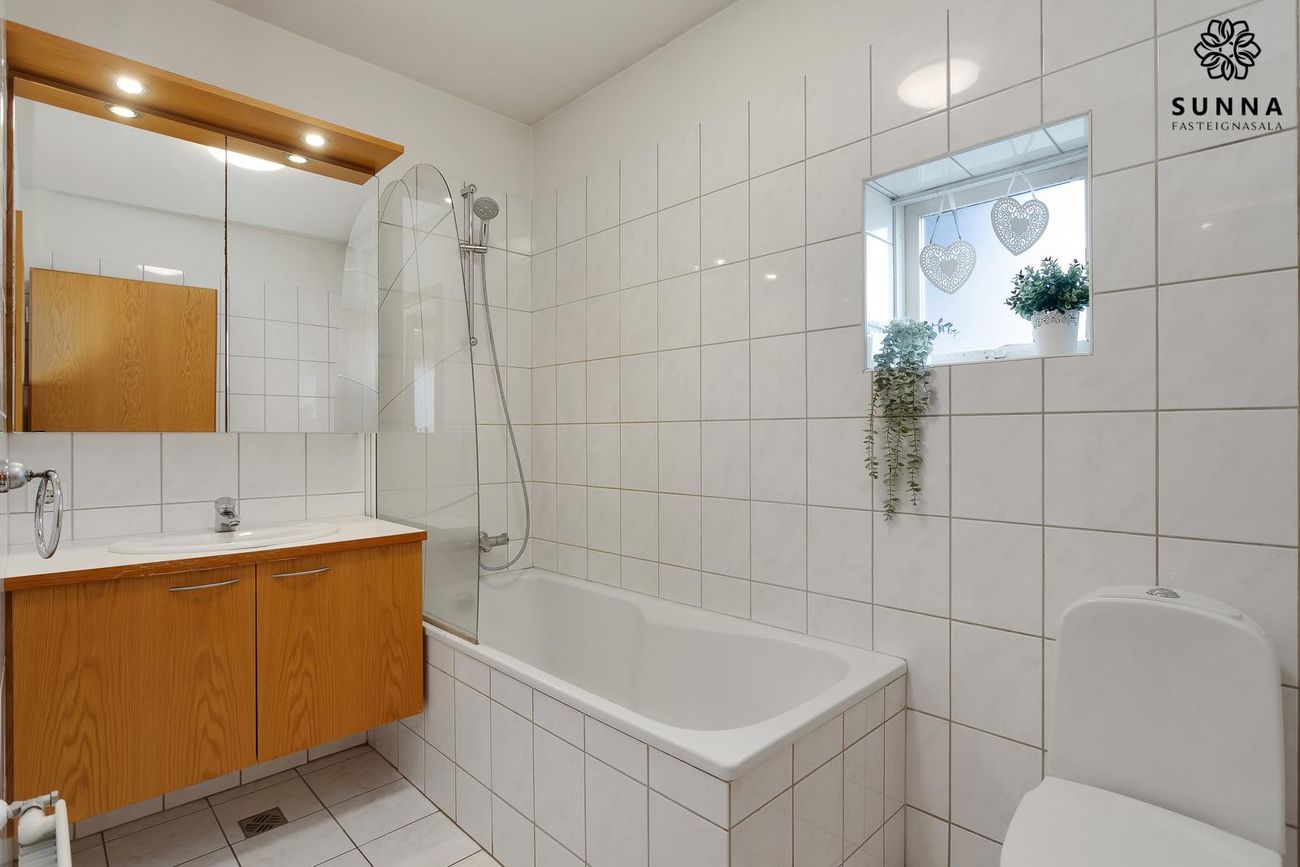 Kristnibraut 79, 113 Reykjavík