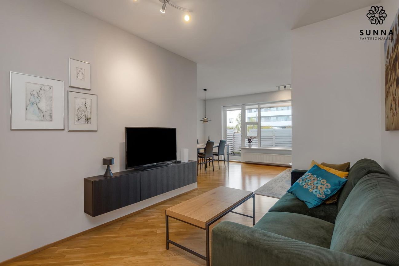 Kristnibraut 79, 113 Reykjavík