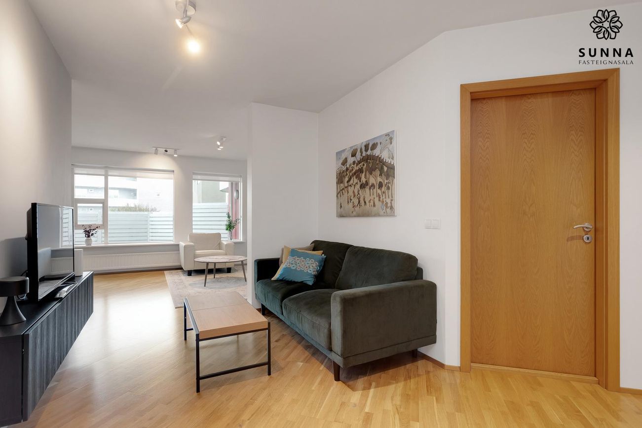 Kristnibraut 79, 113 Reykjavík