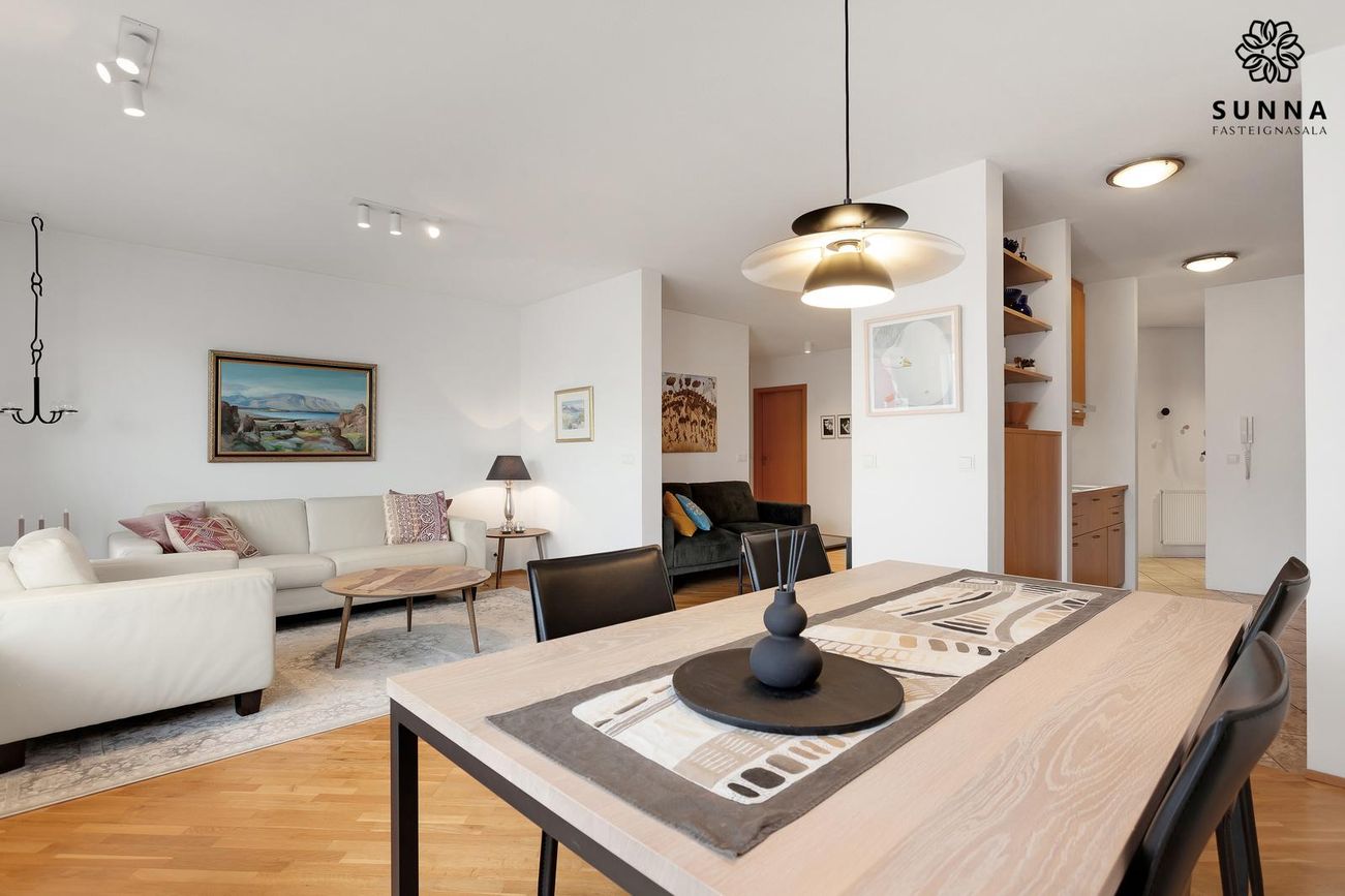Kristnibraut 79, 113 Reykjavík
