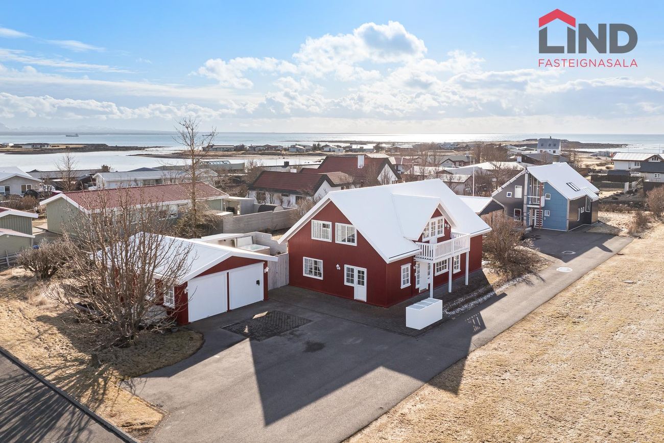 Miðskógar 11, 225 Garðabær