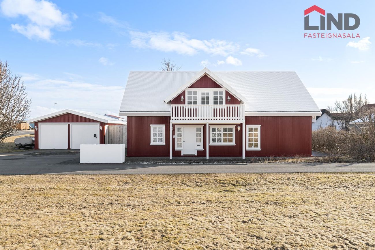 Miðskógar 11, 225 Garðabær