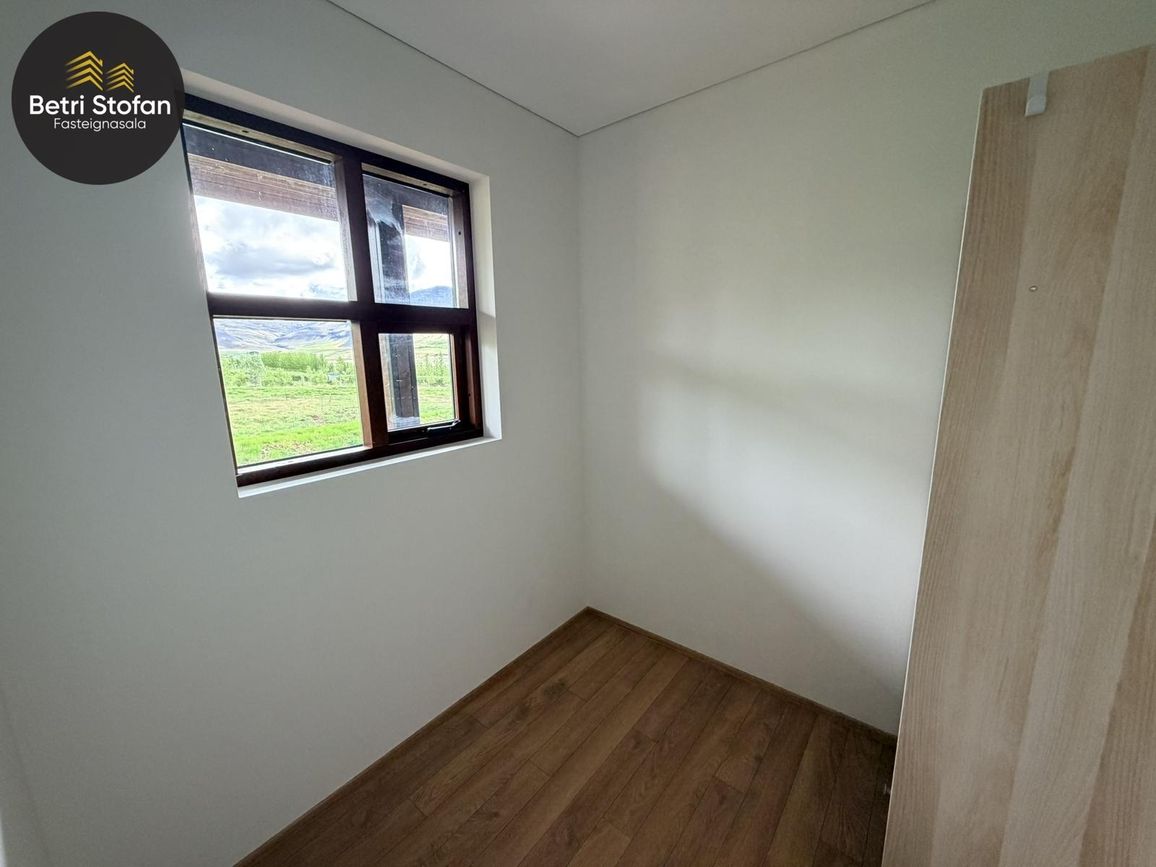 Kjarrás 12 - 0101, 301 Hval