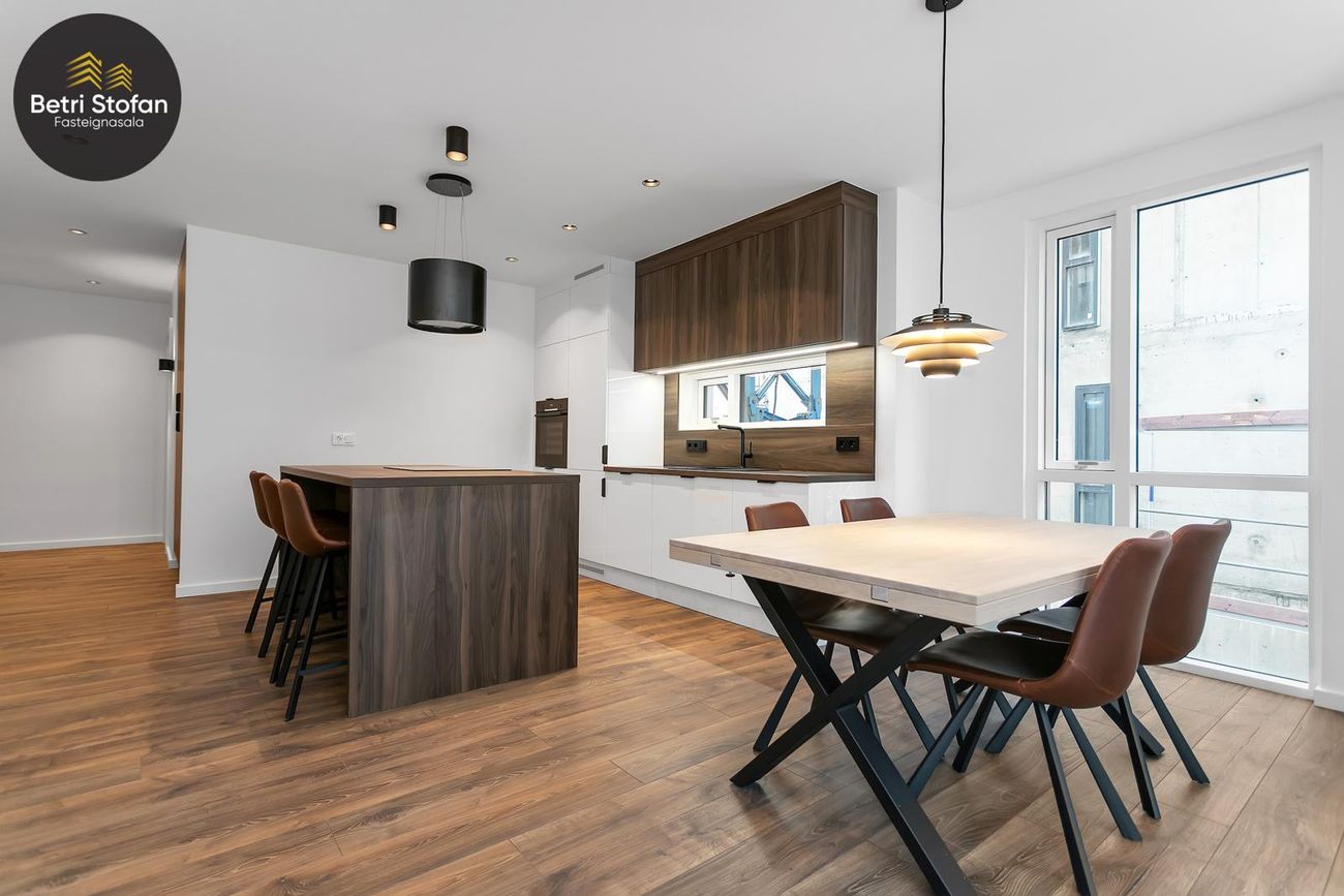 Grensásvegur 1A, 108 Reykjavík