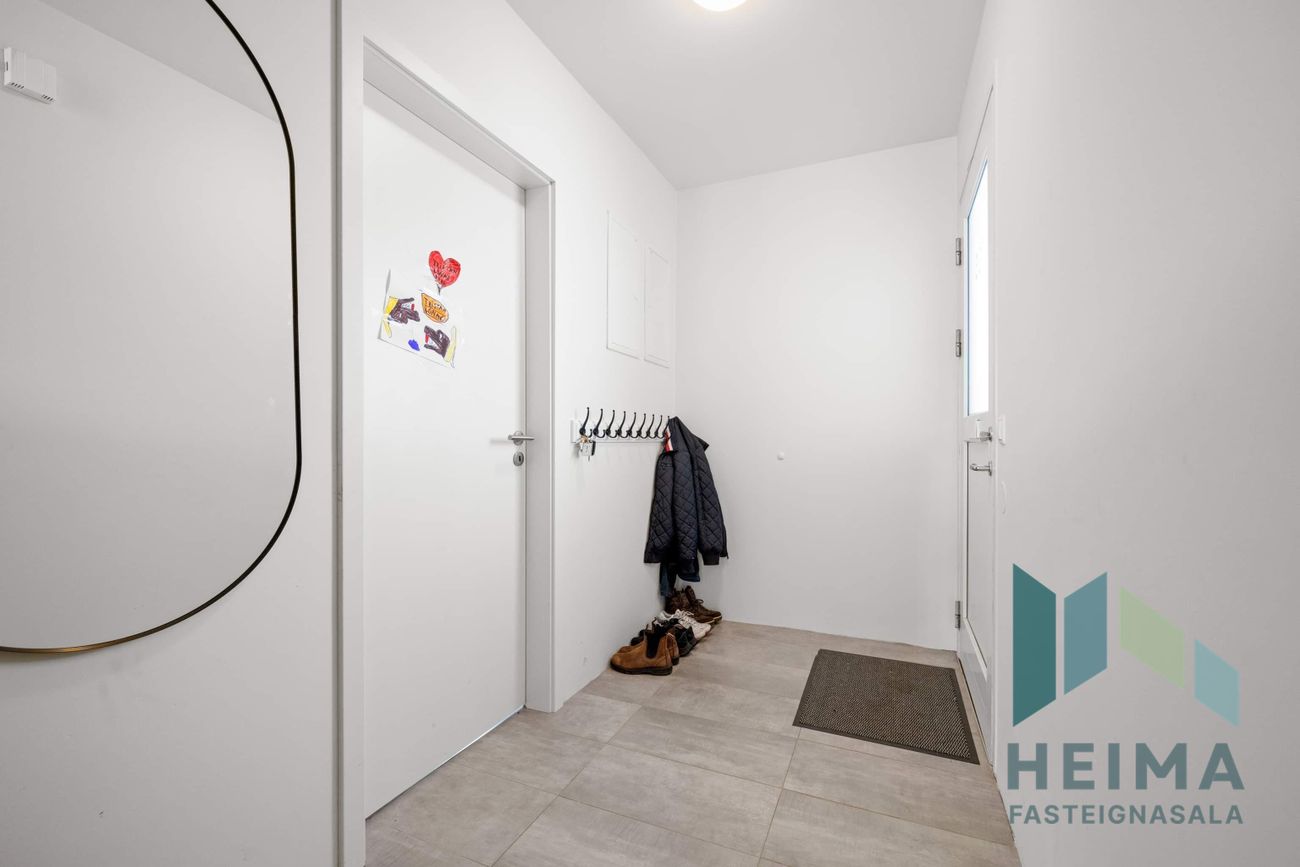 Dalsbraut 14, 260 Reykjanesbær