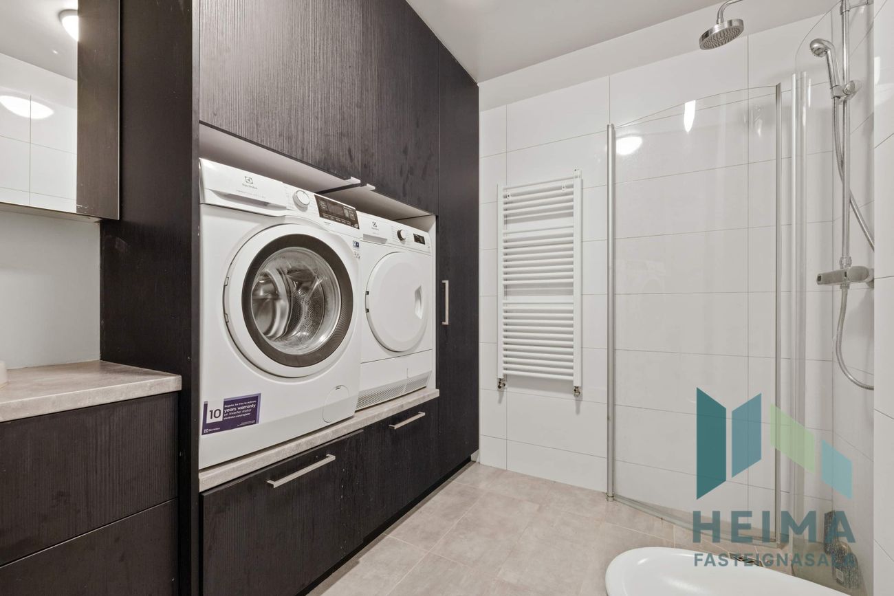 Dalsbraut 14, 260 Reykjanesbær