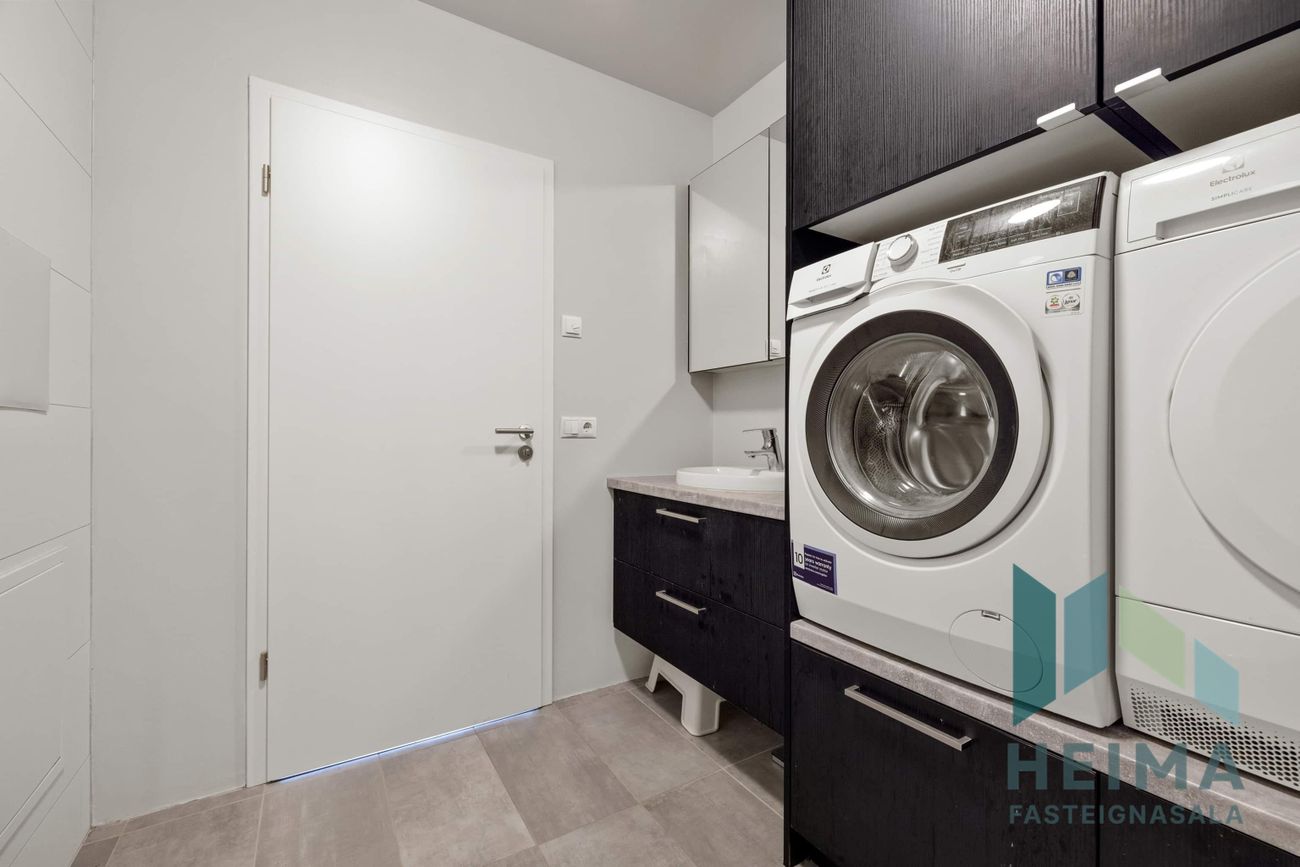 Dalsbraut 14, 260 Reykjanesbær